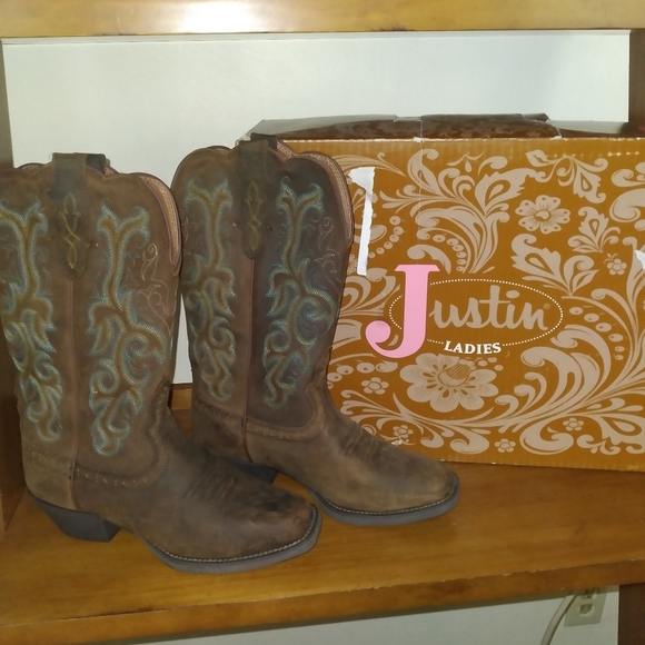 Ladies Justin Cowboy Boots - Picture 1 of 3